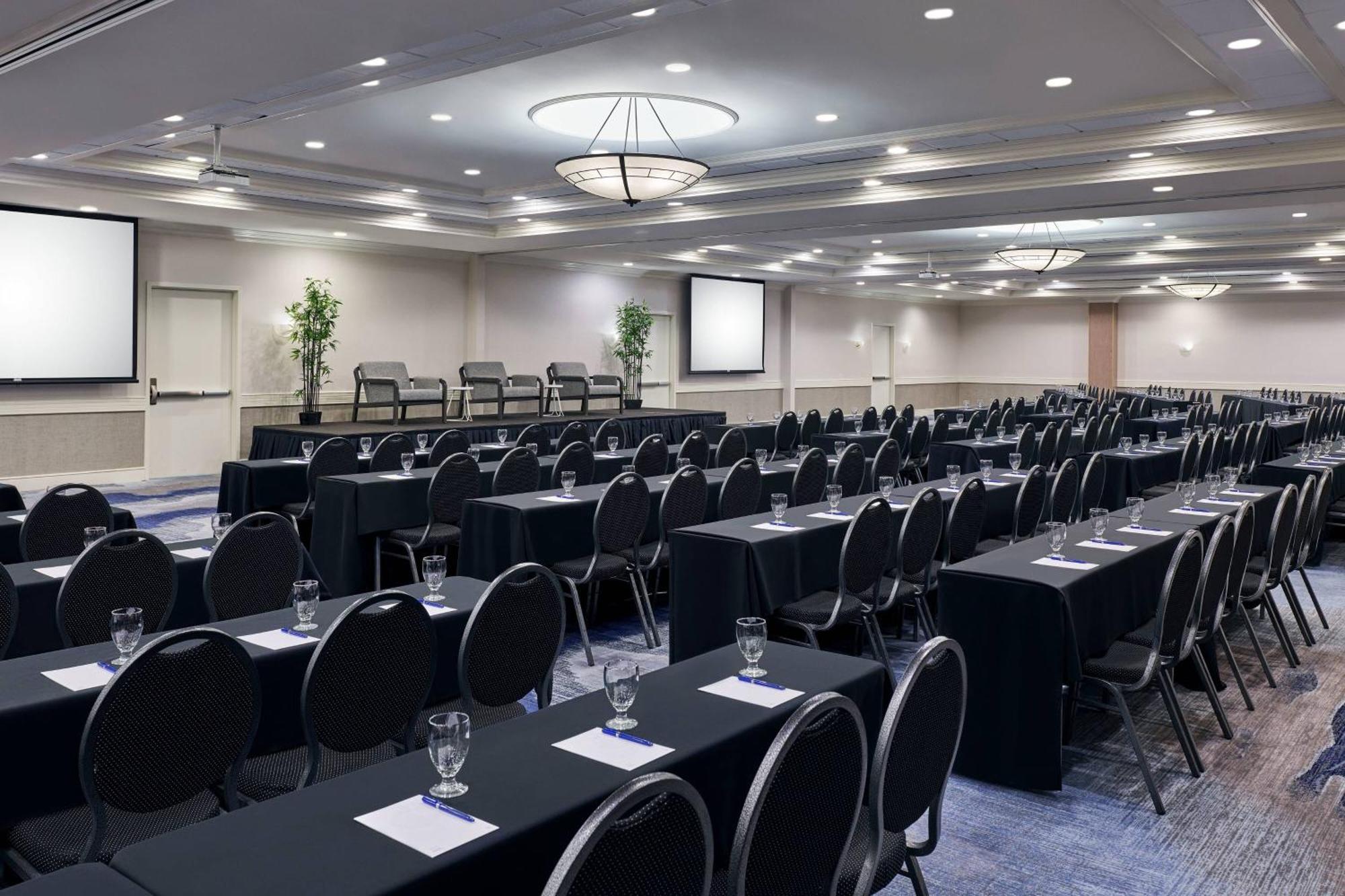 Delta Hotels By Marriott Muskegon Convention Center エクステリア 写真