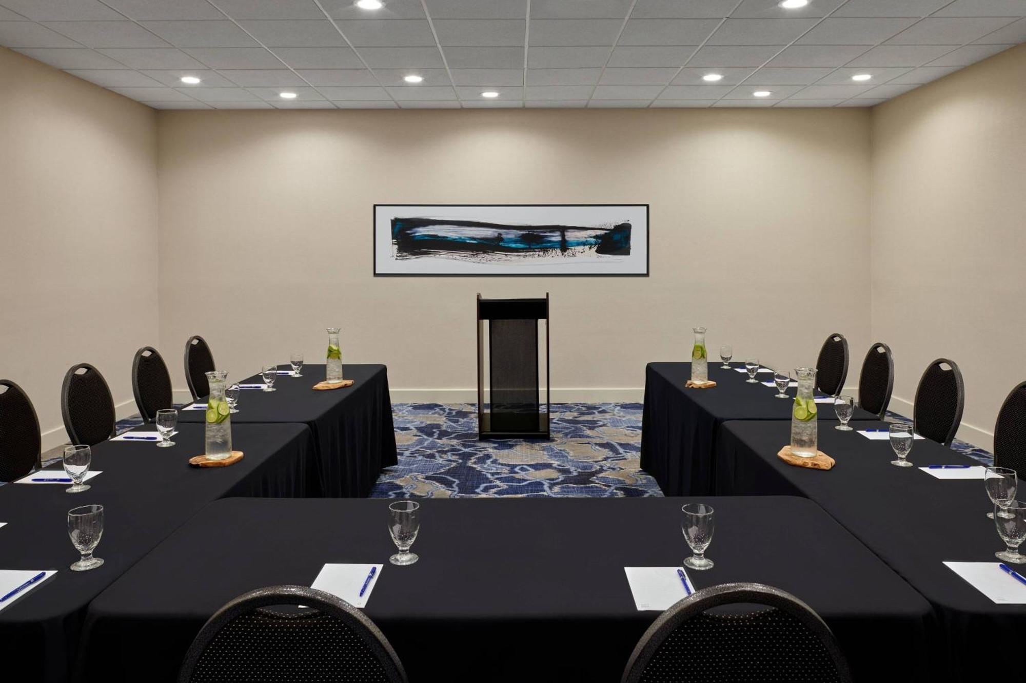 Delta Hotels By Marriott Muskegon Convention Center エクステリア 写真