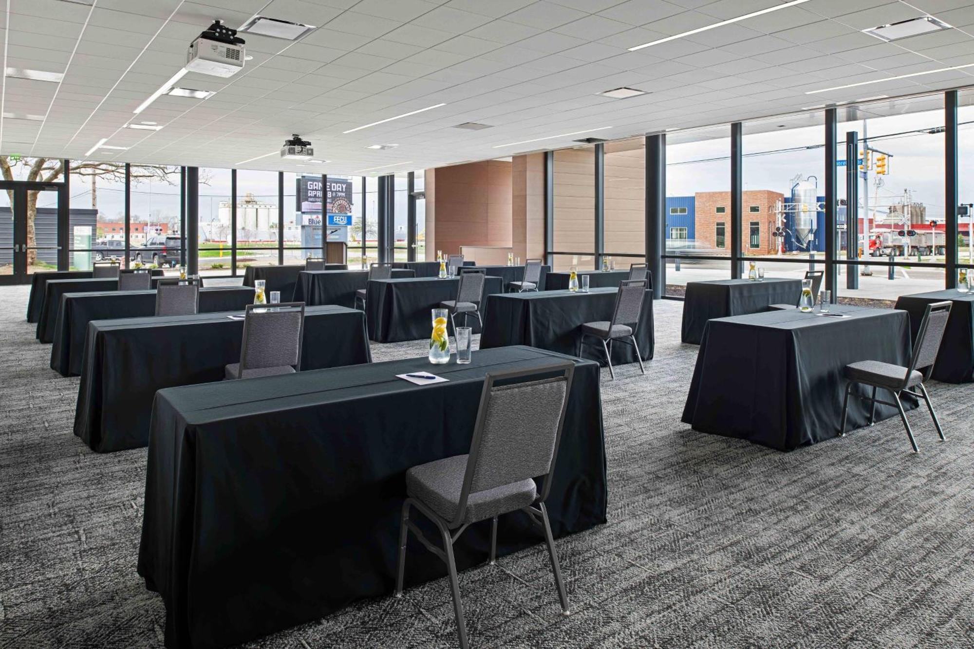 Delta Hotels By Marriott Muskegon Convention Center エクステリア 写真